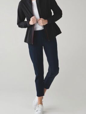 LULULEMON &go City Trek
Trouser in Black - Excellent Pre-Owned, 2
